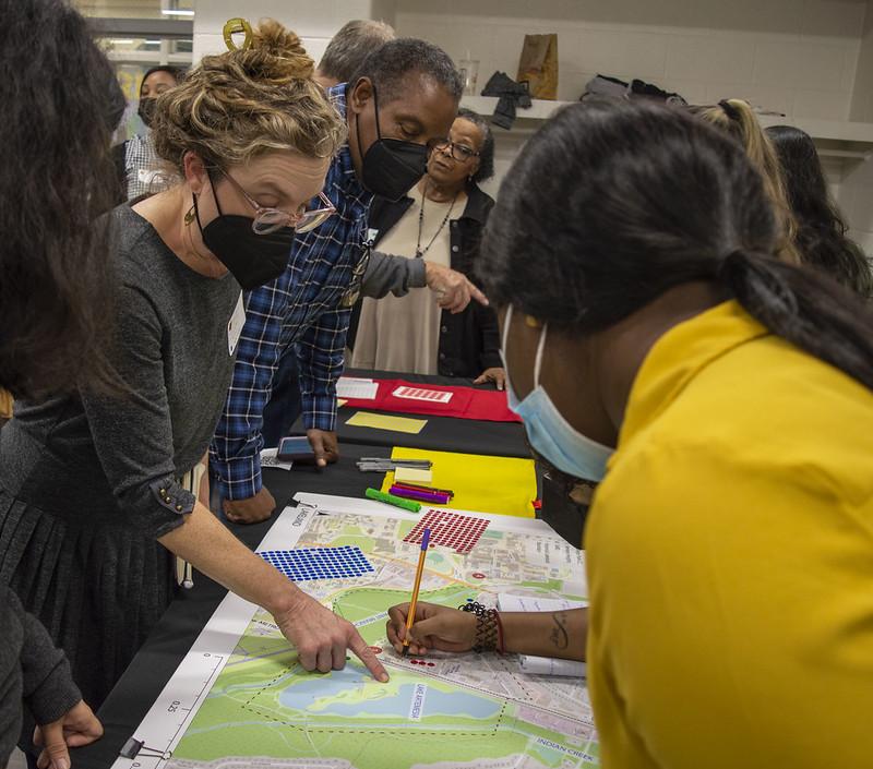 Lakeland community members and URSP students working on a scenario for the future of Lakeland.